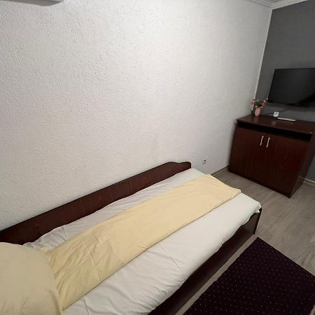 Hotel Vila Delia Oradea Exterior foto