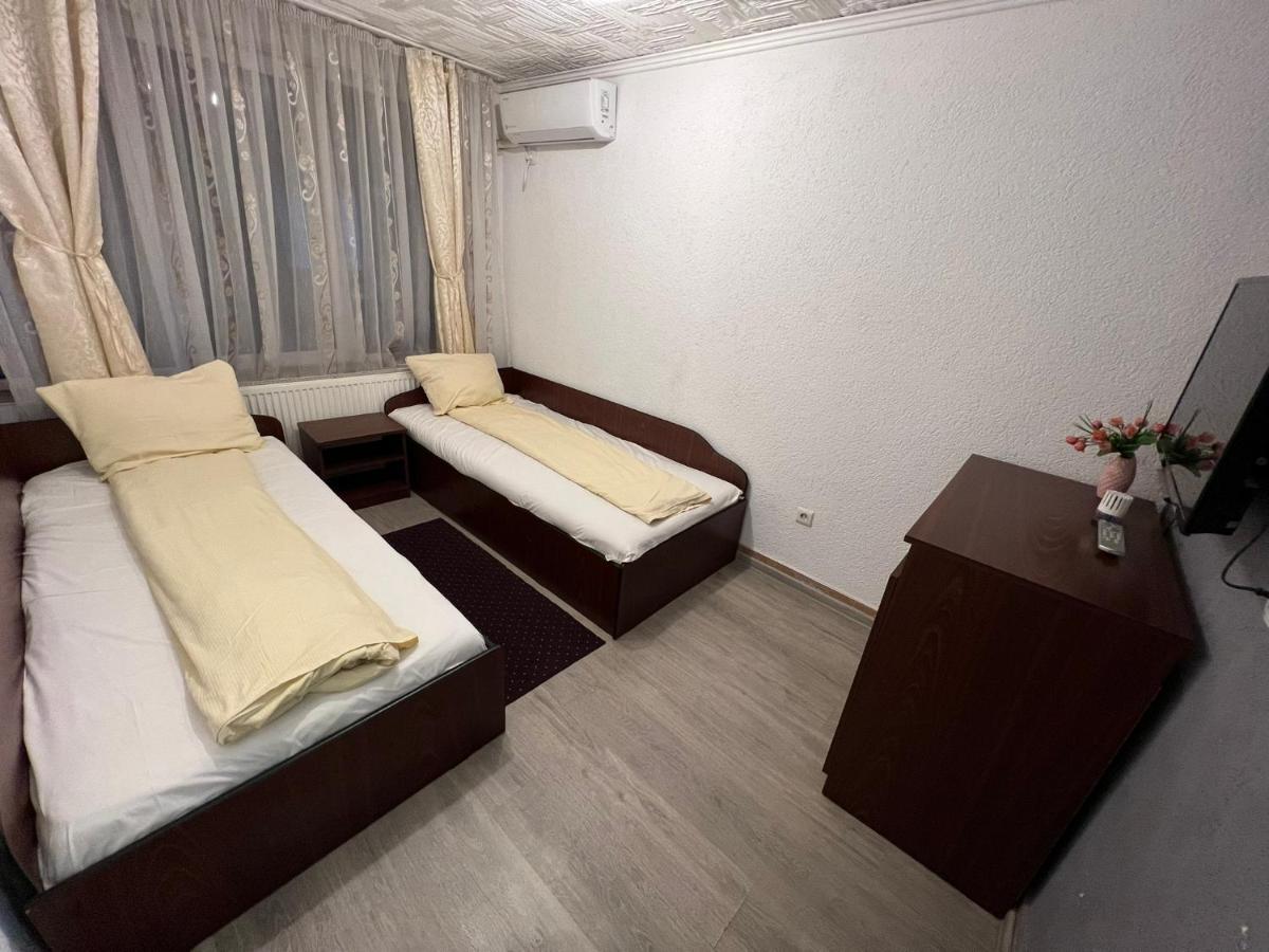 Hotel Vila Delia Oradea Exterior foto
